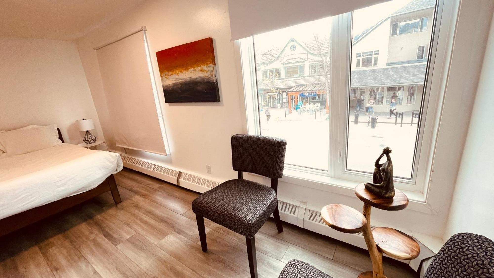 #202 Cozy Mountain View 2 Bedrooms In Dt Канмор Екстериор снимка