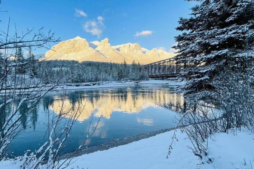 #202 Cozy Mountain View 2 Bedrooms In Dt Канмор Екстериор снимка